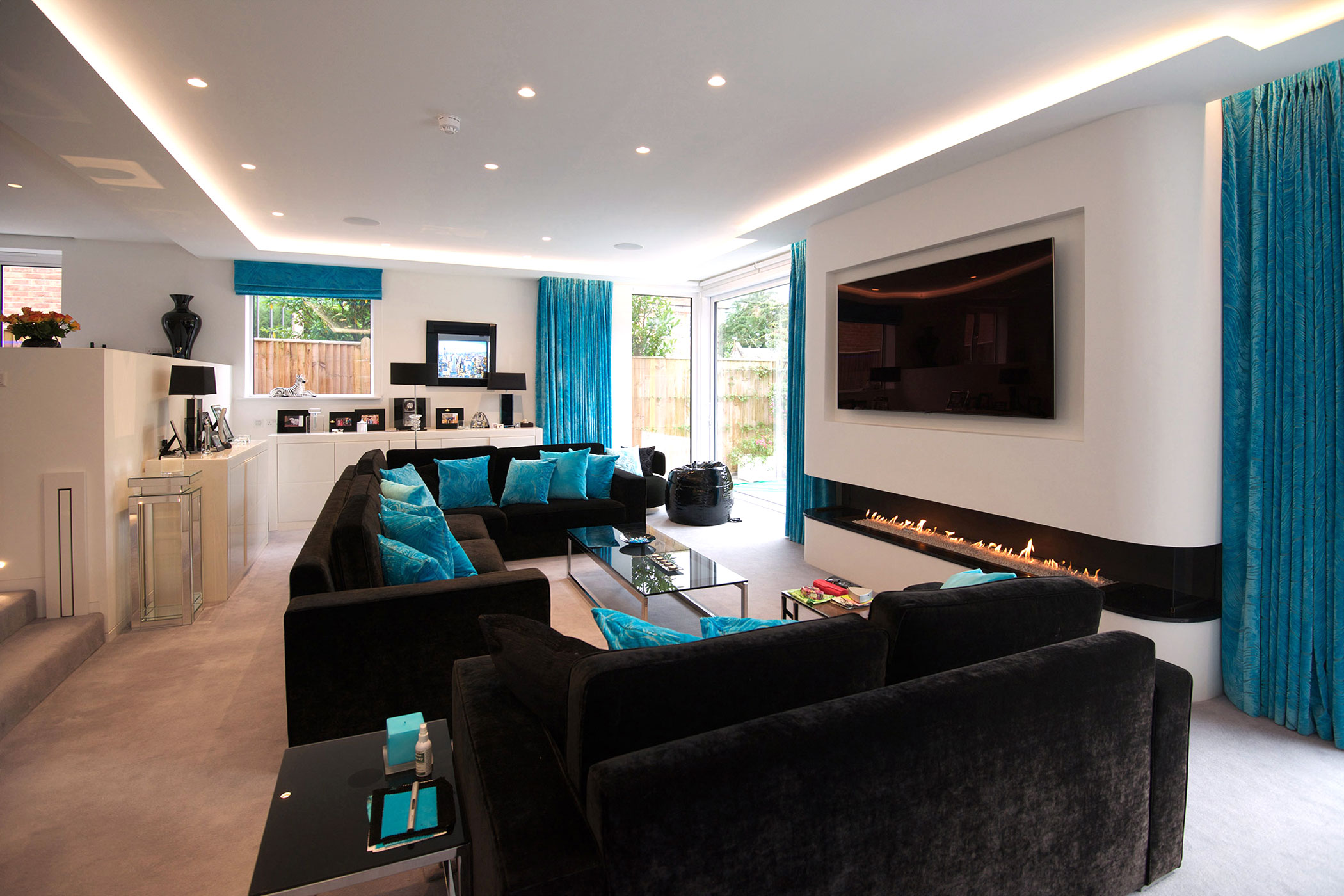 Interior of new house in East Surrey by KM Grant