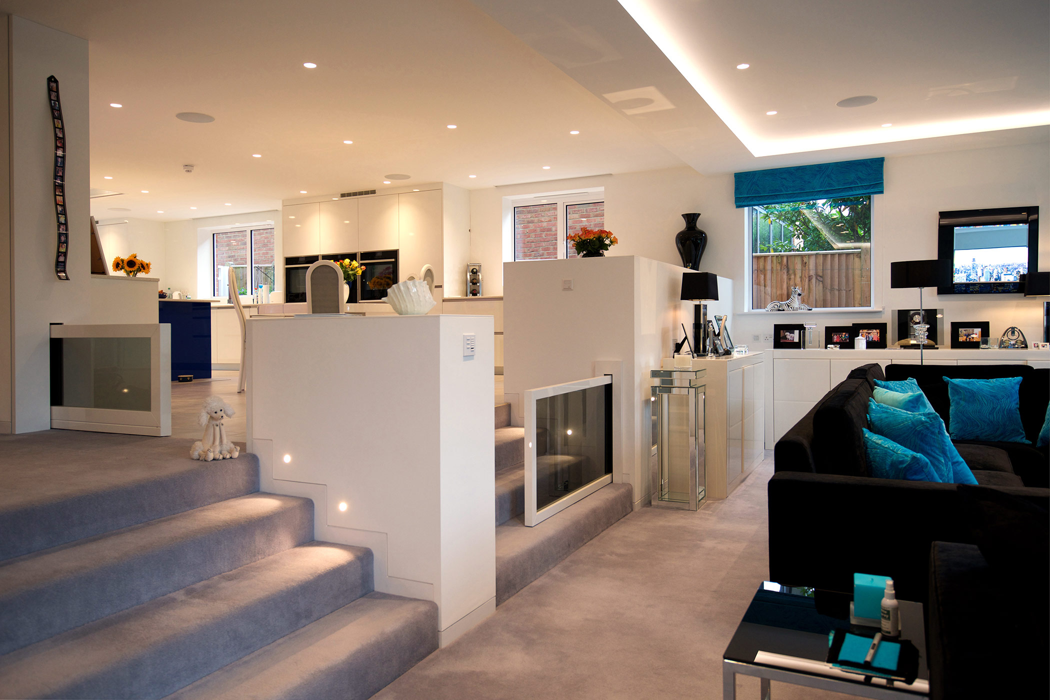 Interior of new house in East Surrey by KM Grant