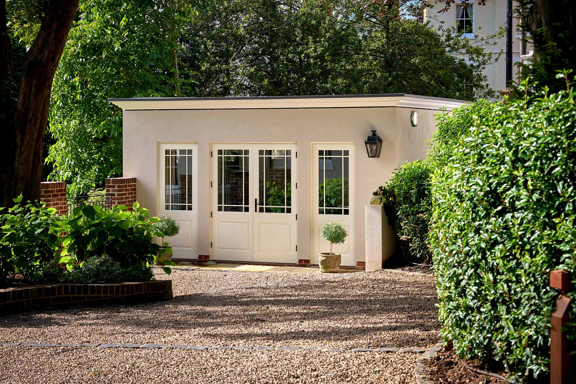 Outbuilding - Georgian renovation and extension by KM Grant Guildford, Surrey